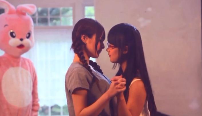 nhung lora sex Kỳ nghỉ hè đáng nhớ với 2 cô em họ sau một thời gian dài gặp lại